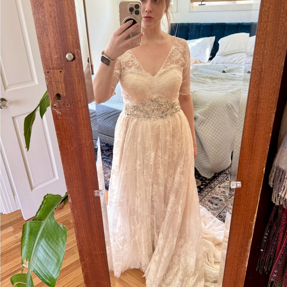 Romantic Justin Alexander Ivory Lace Wedding Dress